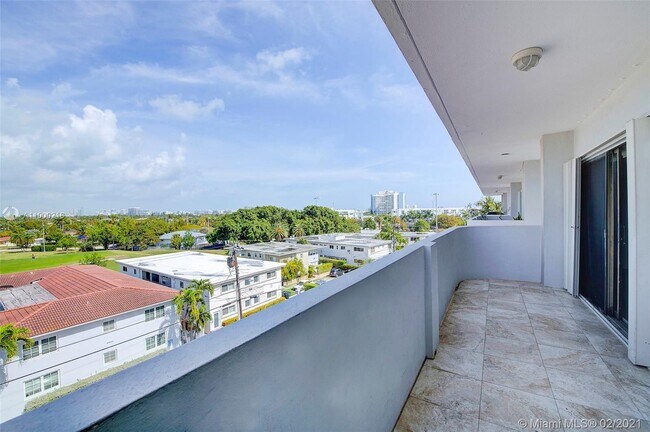 Foto del edificio - 110 S Shore Dr