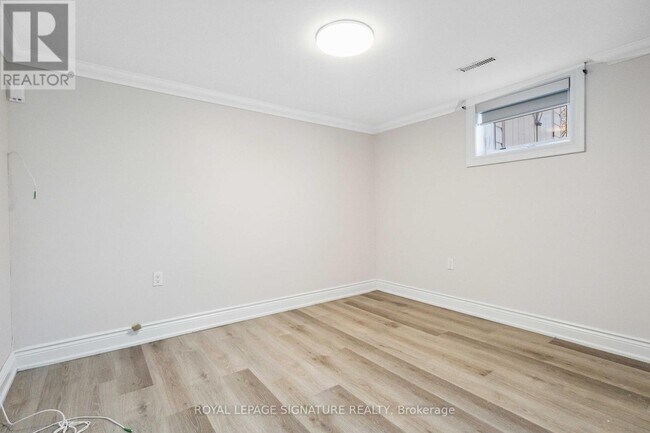 Building Photo - 78 Sloane Ave