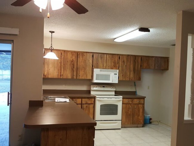 Foto del edificio - 11706 Shady Tree Pl