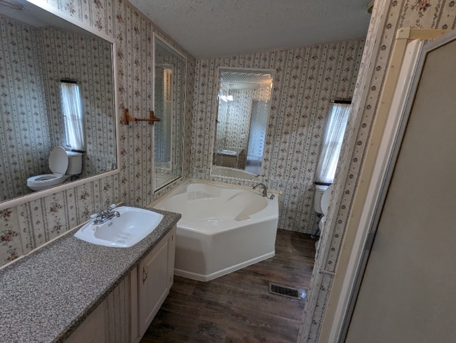 Building Photo - 261 Memory Ln