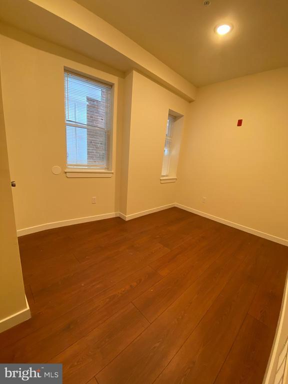 Foto del edificio - 5231 Chester Ave