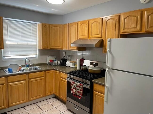 Kitchen - 160-162 E Jersey St