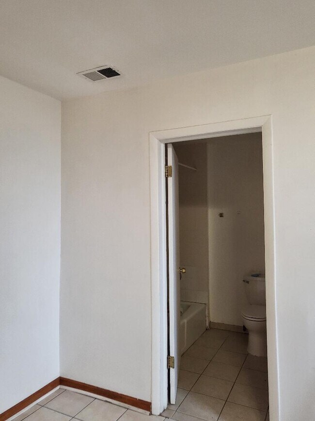 Foto del edificio - 2843 S Archer Ave