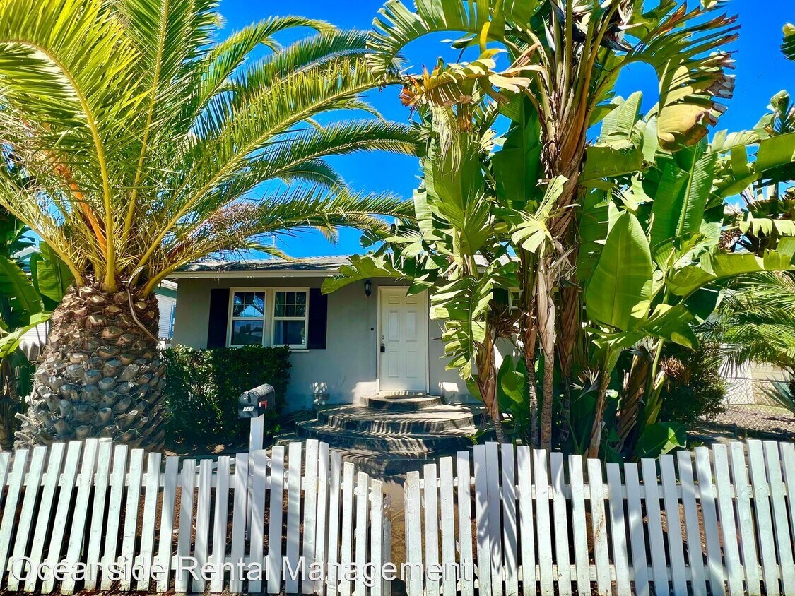 Foto principal - 2 br, 1 bath House - 720 N Ditmar
