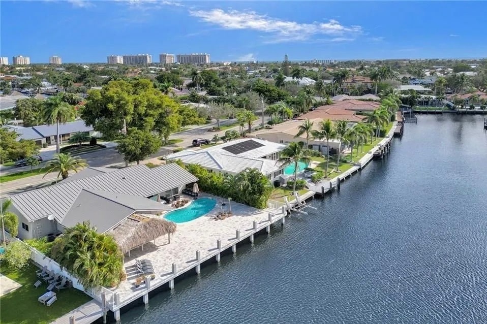 Foto principal - 2830 NE 55th St