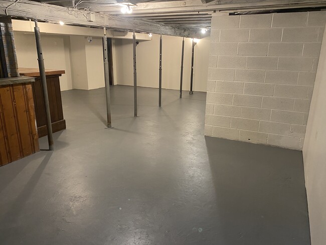 Basement with bath - 302 Tecumseh Rd