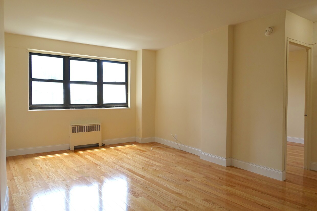 Primary Photo - 13 Hamilton Pl