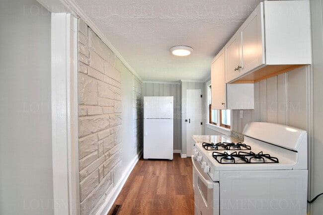 Building Photo - 1403 Sale Ave