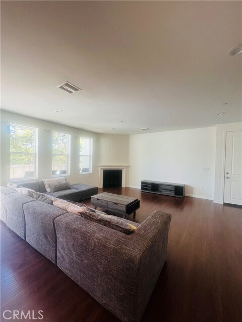 Building Photo - 307 S San Dimas Ave