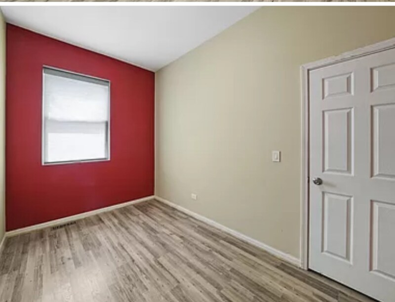 Primary Photo - 331 E Kensington Ave