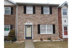 Primary Photo - 10 Woodcrest Dr