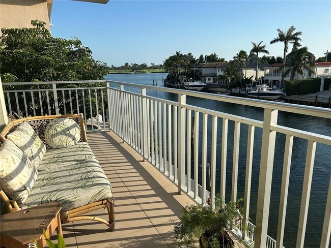 Building Photo - 9500 W Bay Harbor Dr