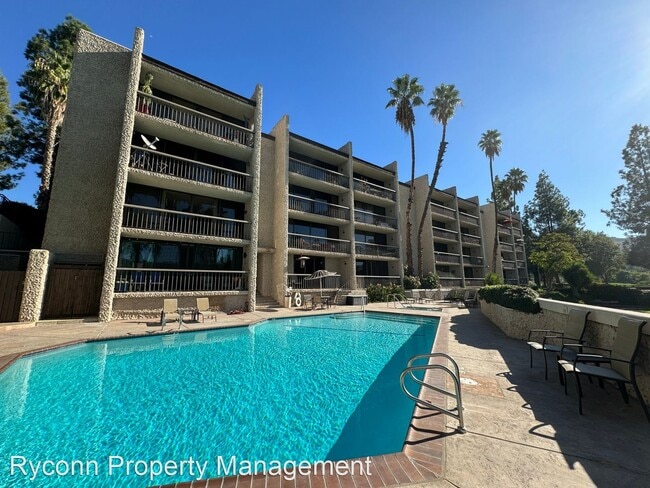 Building Photo - 2 br, 2 bath House - 5555 Canyon Crest Dr....