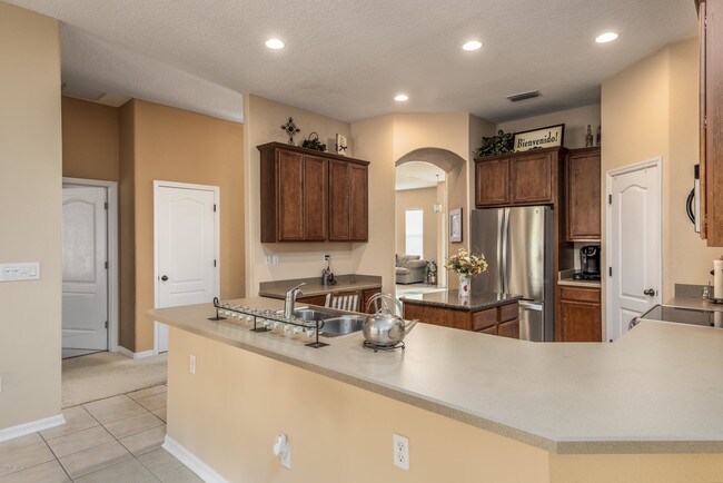 Building Photo - 2021 Spring Meadows Ct