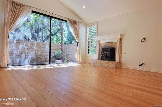 Building Photo - 3 br, 3 bath Condo - 21821 Burbank Blvd Un...