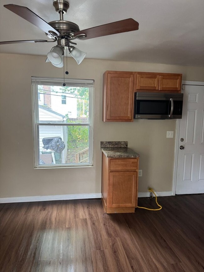 Building Photo - Euclid 2 Bedroom