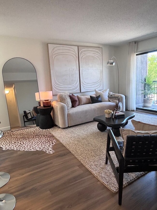 Interior Photo - Overlook on 100