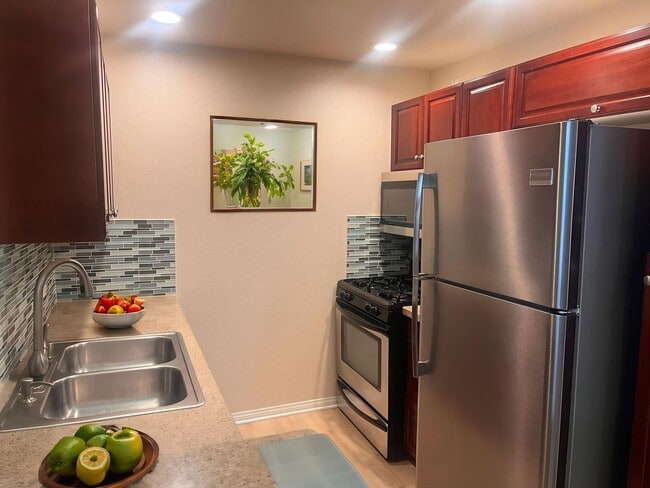 Building Photo - 2 Bedroom 2 Bathroom Plus Loft in Prime Woodland Hills