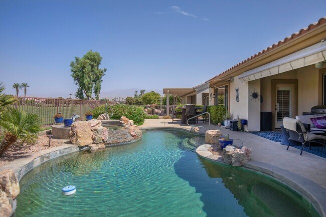 Foto del edificio - 37905 Pineknoll Ave