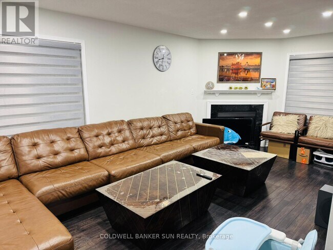 Building Photo - 94 Crown Victoria Dr