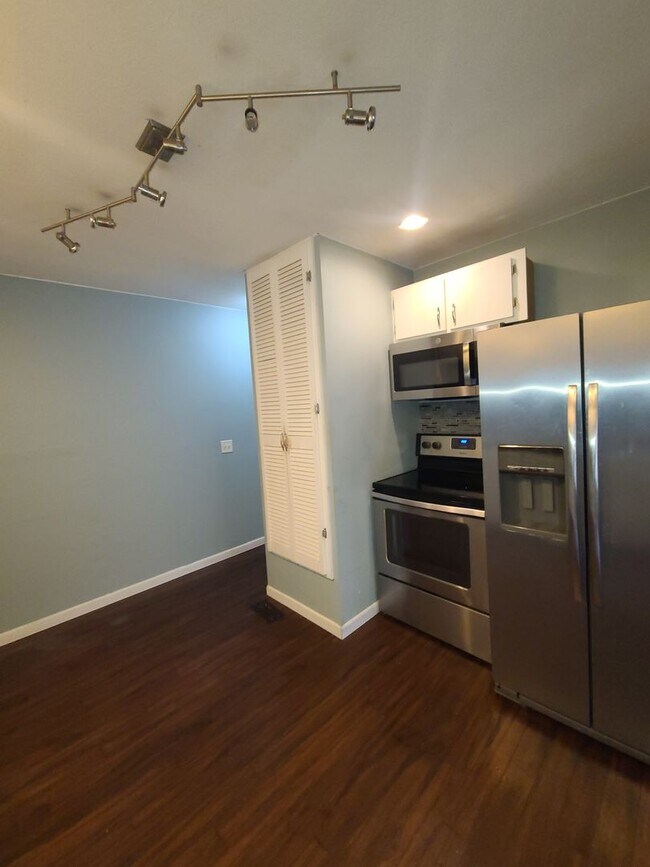 Foto del edificio - 1113 Laura Dr