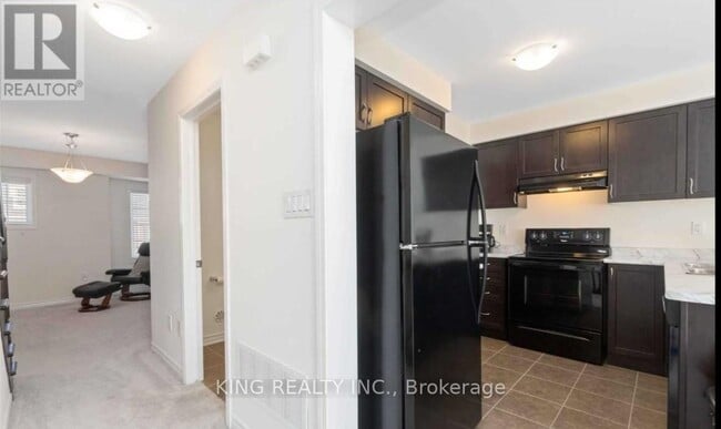 Building Photo - 96 Metro Cres