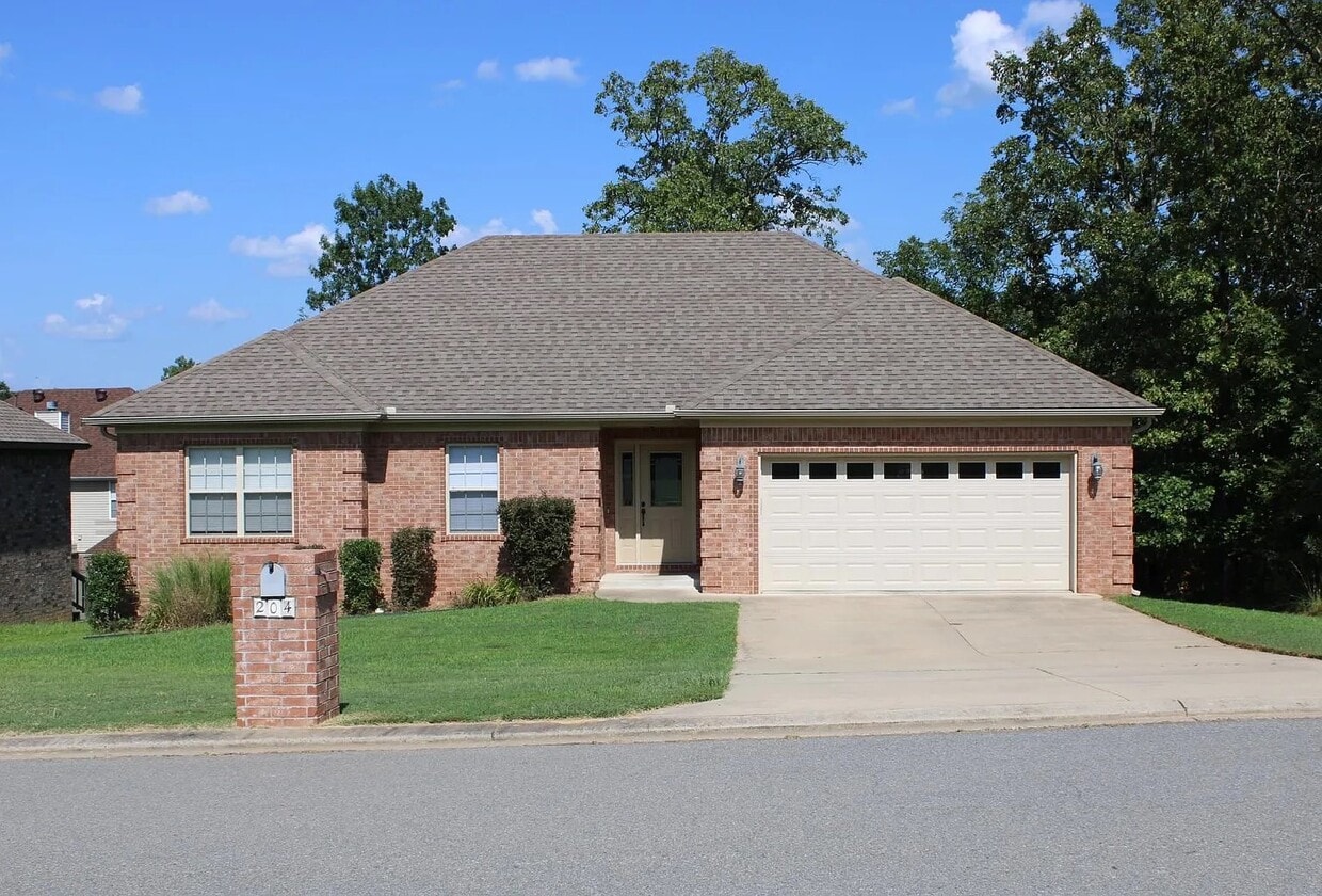 Primary Photo - 204 Marble Dr