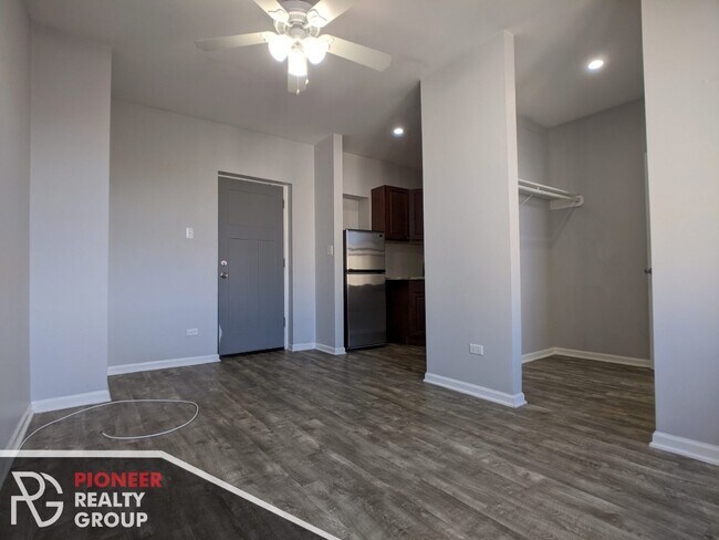 Foto del edificio - 4070 N Kenmore Ave