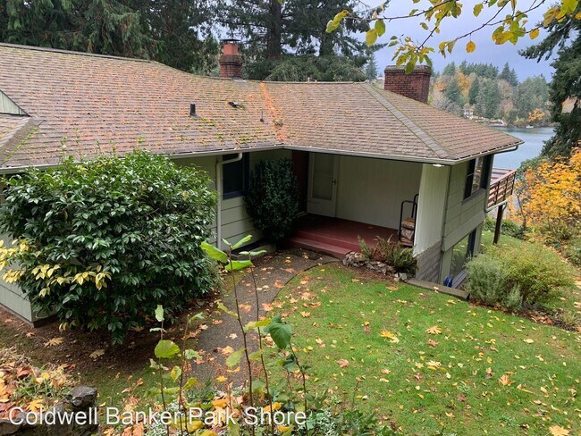 Foto del edificio - 3 br, 1 bath House - 2115 Phinney Bay Dr