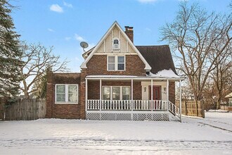 Building Photo - 1407 Strong Ave