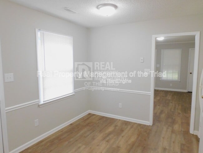 Building Photo - 1720 Spry St