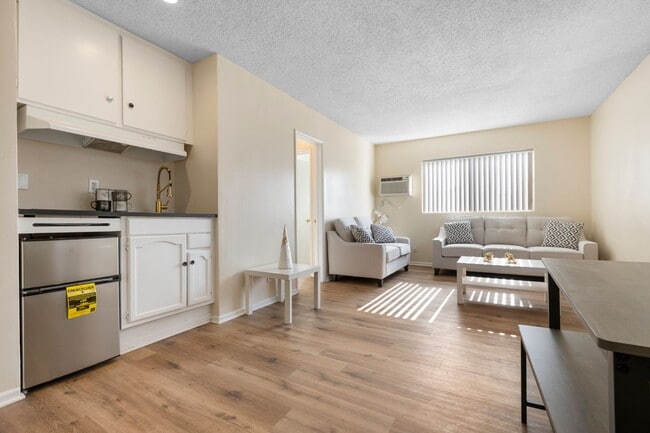 Foto del edificio - Spacious Studio Apartment - Noho Arts District