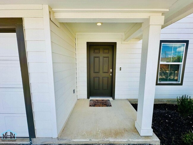 Foto del edificio - Spacious 4 Bed, 2.5 Bath Two-Story Home, 1...