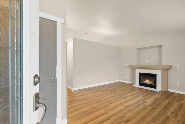 Building Photo - Updated Rambler Near JBLM For Rent!