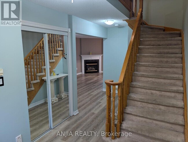 Building Photo - 44 Mistleflower Ct