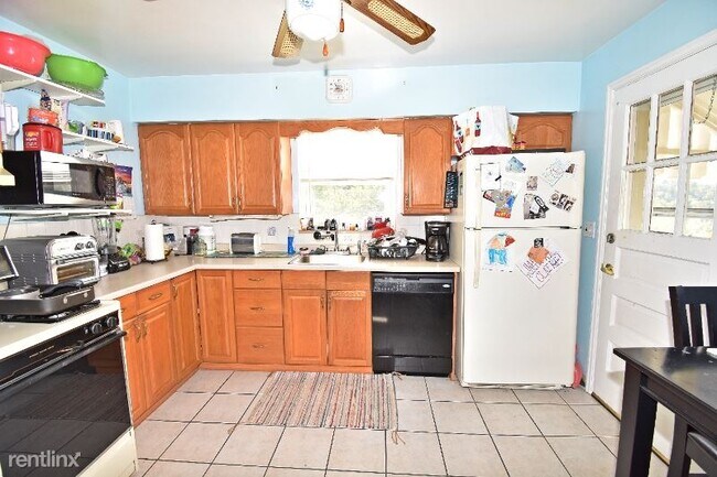 Building Photo - 3 br, 3 bath House - 303 Richfield Street