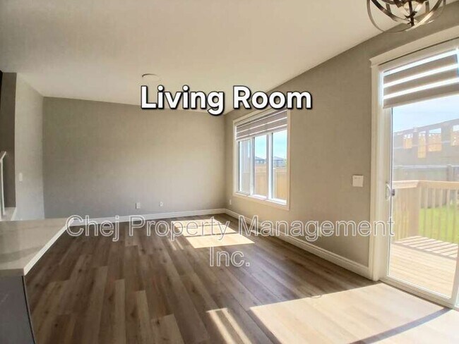 Photo du bâtiment - 16211-16219 19 Ave SW