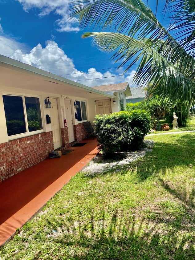 Fotografía del edificio - 3901 NE 5th Ave