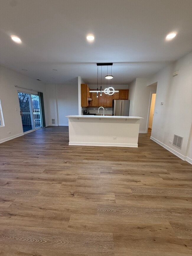 Building Photo - 16212 Golf View Dr