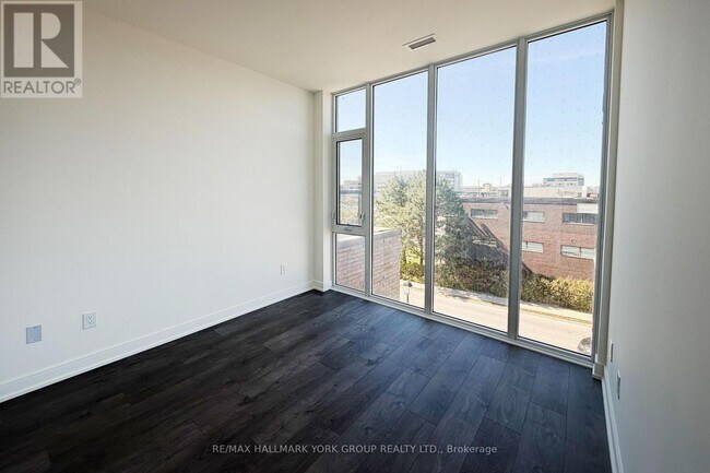 Building Photo - 705 Davis Dr