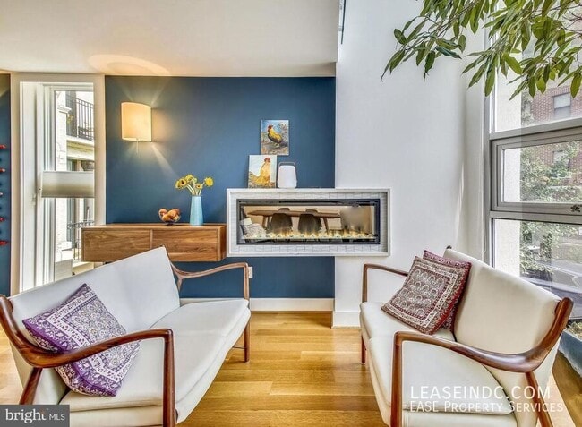 Foto del edificio - 3240 Hiatt Pl NW