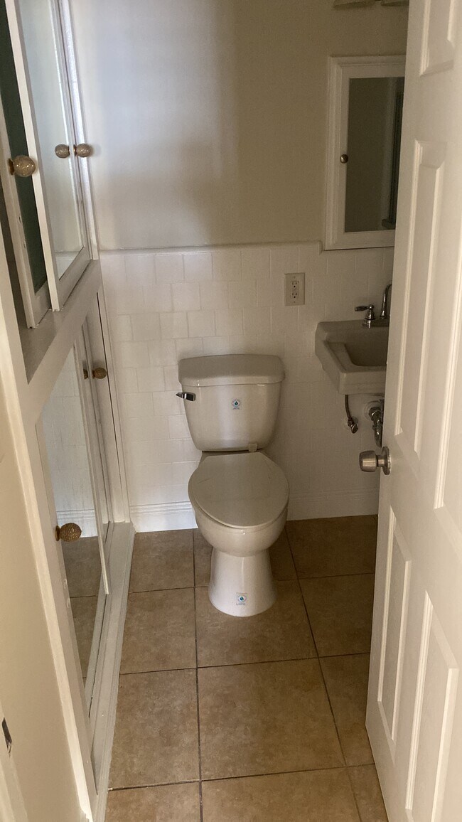 Bathroom - 4233 Crenshaw Blvd