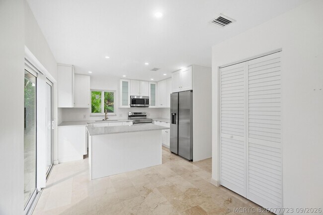 Foto del edificio - 235 NW 3rd Ct