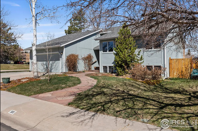 Building Photo - 300 Bowline Ct