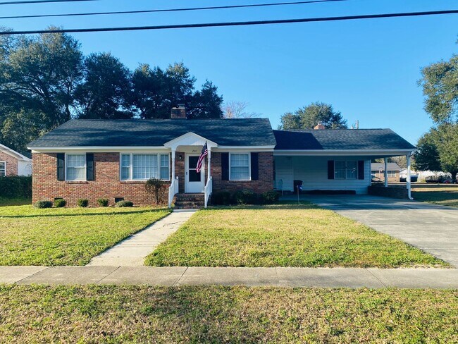 Building Photo - IMMACULATE & FULL OF CHARM! 3 Bedroom/ 2 B...