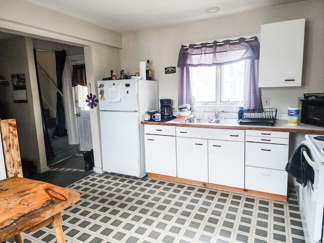 Building Photo - 29 Railroad St