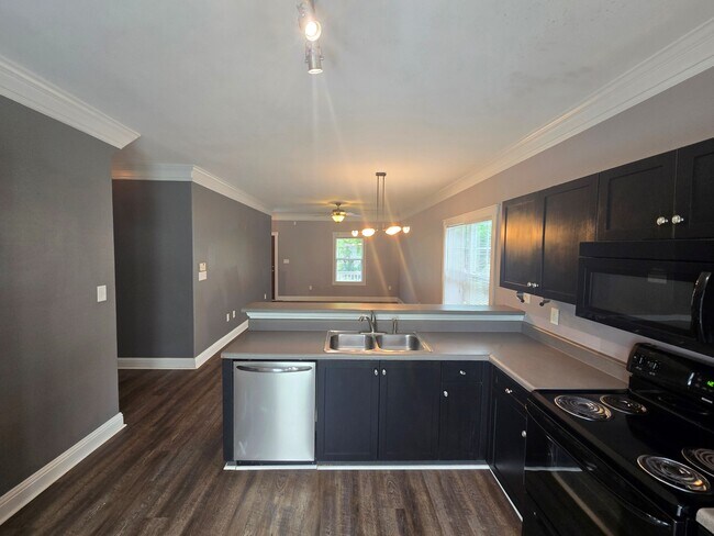 Foto del edificio - 2090 Lakeside Dr