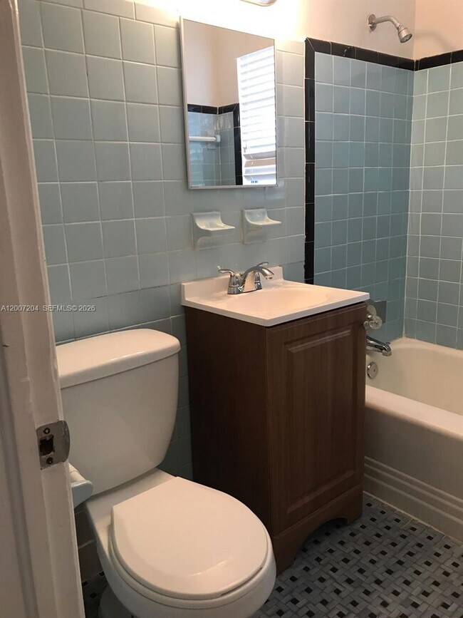 Foto del edificio - 2483 SW 11th St
