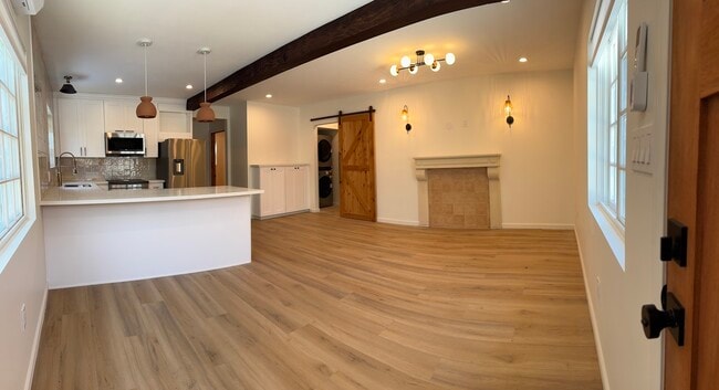 Foto del edificio - 8212 Romaine St