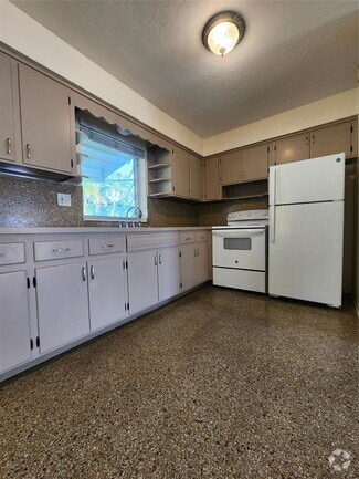 Building Photo - 2707 NE 32nd St